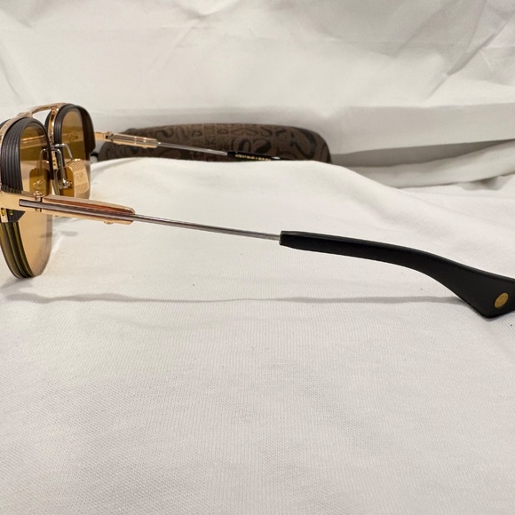 NEW! DITA RIKTON 402 DTS147-54-01-GLD-BLK; TRIPLE LAYER PHOTOCHROMATIC LENS - Picture 4 of 8